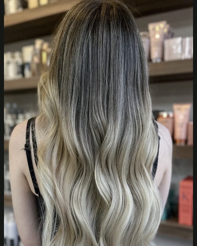 Branded post, blonde balayage
